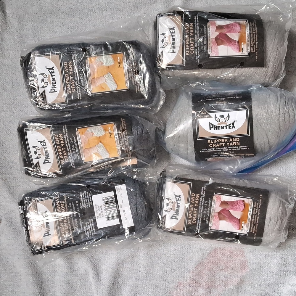 🆕️ Phentex bundle of 3 dark gray & 3 pewter gray slipper and craft yarn